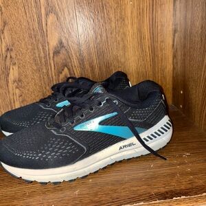 Brooks Women Black and Blue Running Shoes